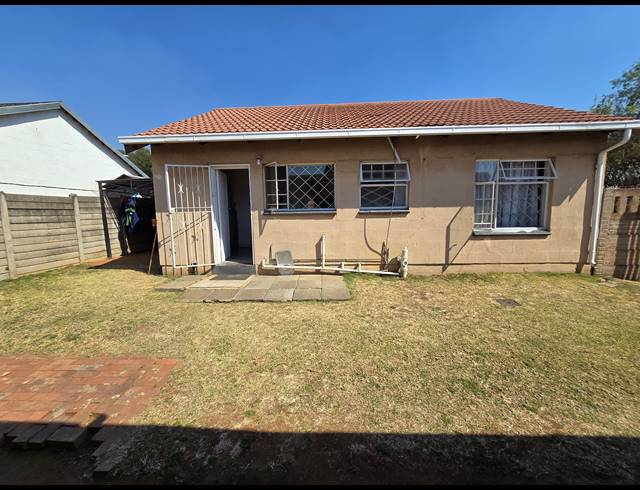 2 BEDROOM FREEHOLD FOR SALE IN MOFFAT VIEW